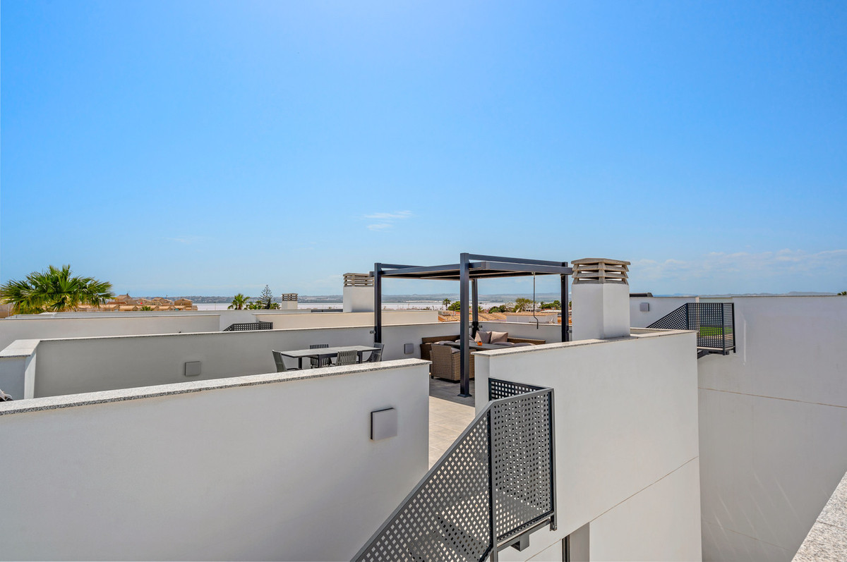 Se vende Villa - Chalet de 3 dormitorios en Costa Blanca, Alicante, España