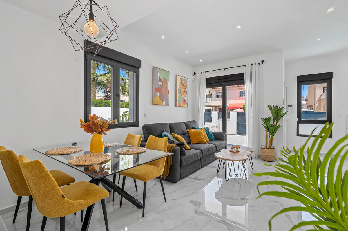 Se vende Villa - Chalet de 3 dormitorios en Costa Blanca, Alicante, España