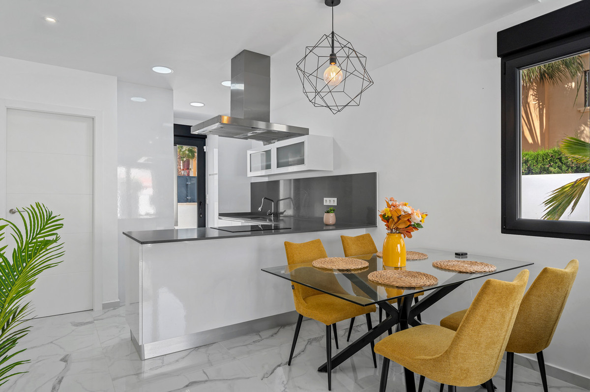 Se vende Villa - Chalet de 3 dormitorios en Costa Blanca, Alicante, España