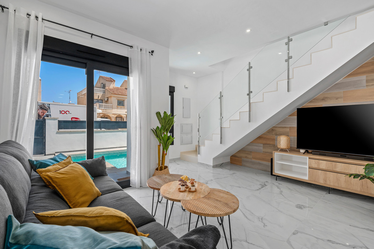 Se vende Villa - Chalet de 3 dormitorios en Costa Blanca, Alicante, España