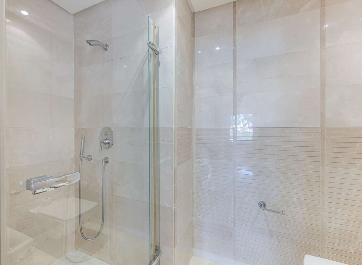 3 Bed Apartment for sale in The Golden Mile Costa Del Sol, Málaga, Spain
