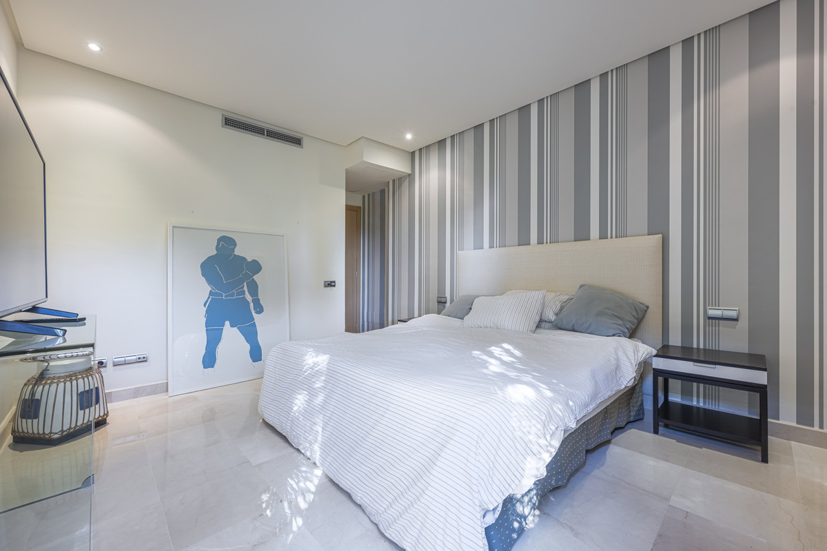 3 Bed Apartment for sale in The Golden Mile Costa Del Sol, Málaga, Spain