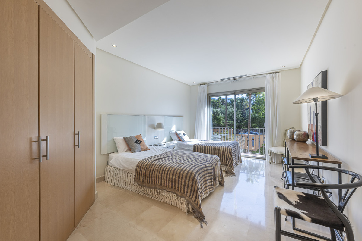 3 Bed Apartment for sale in The Golden Mile Costa Del Sol, Málaga, Spain