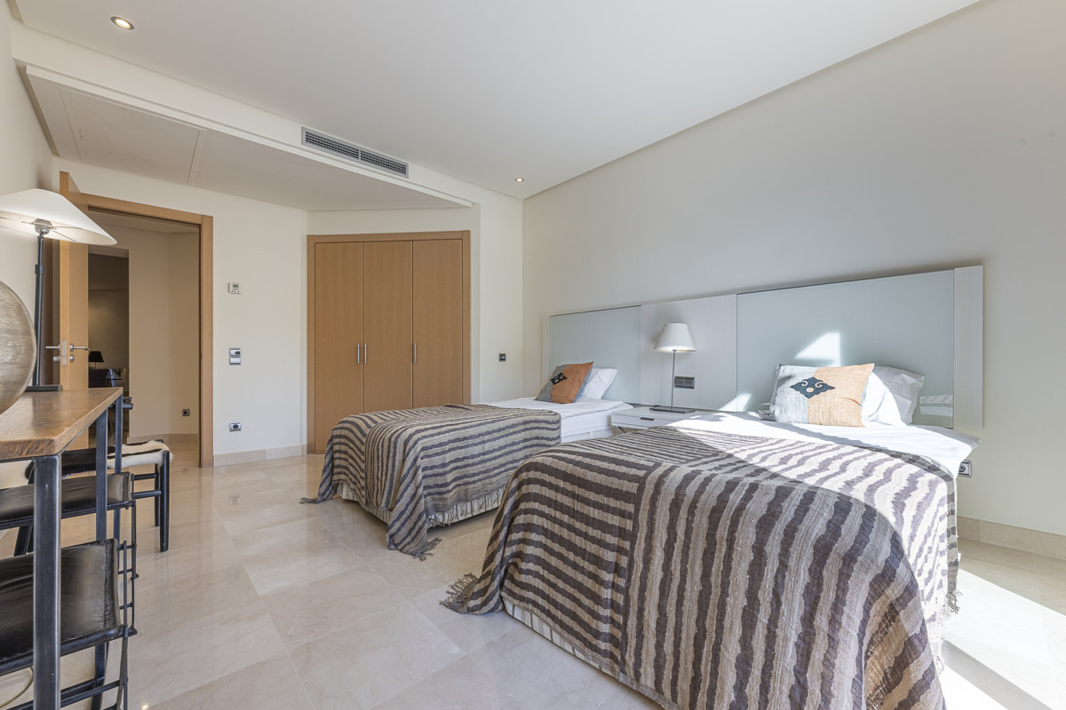 3 Bed Apartment for sale in The Golden Mile Costa Del Sol, Málaga, Spain