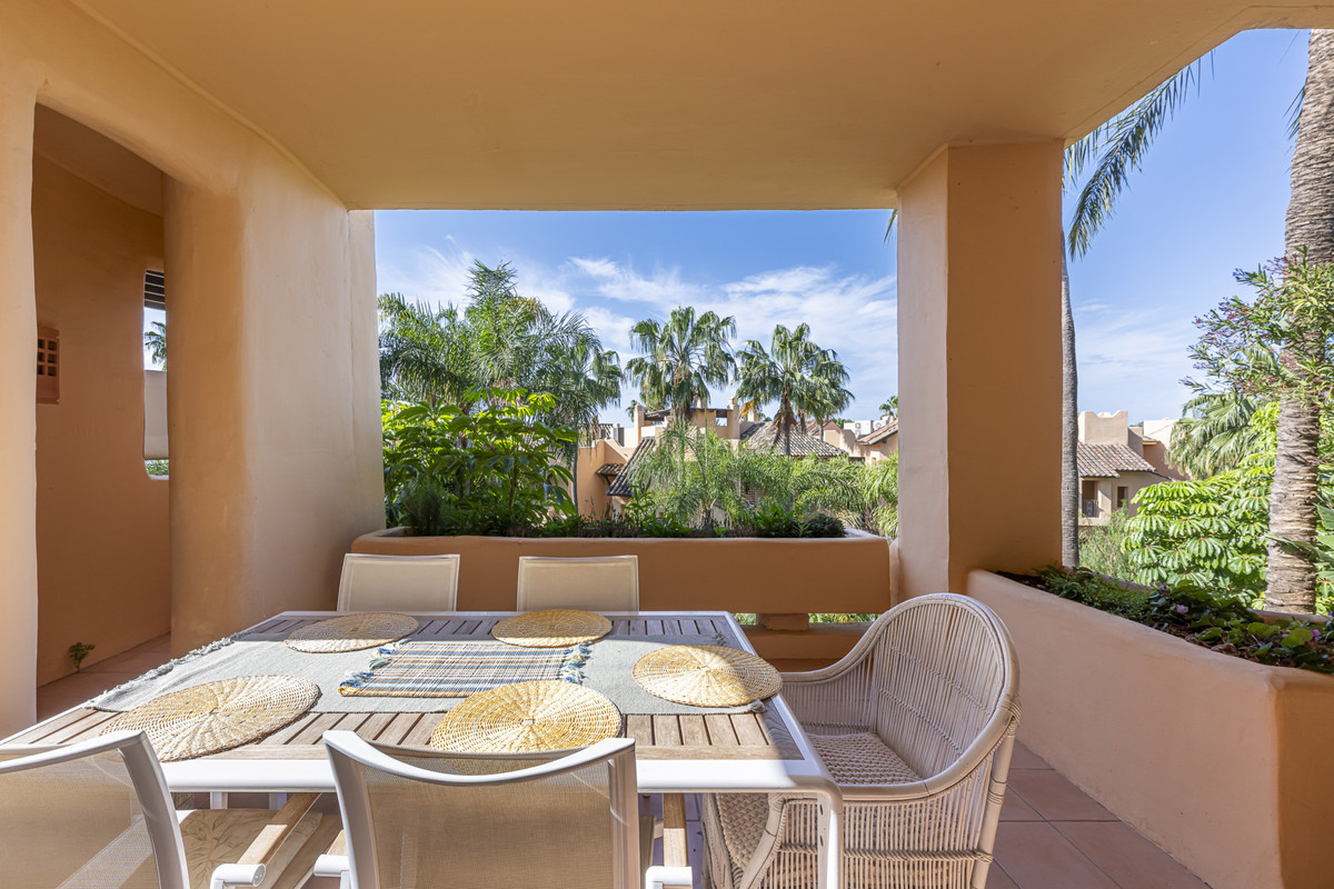 3 Bed Apartment for sale in The Golden Mile Costa Del Sol, Málaga, Spain