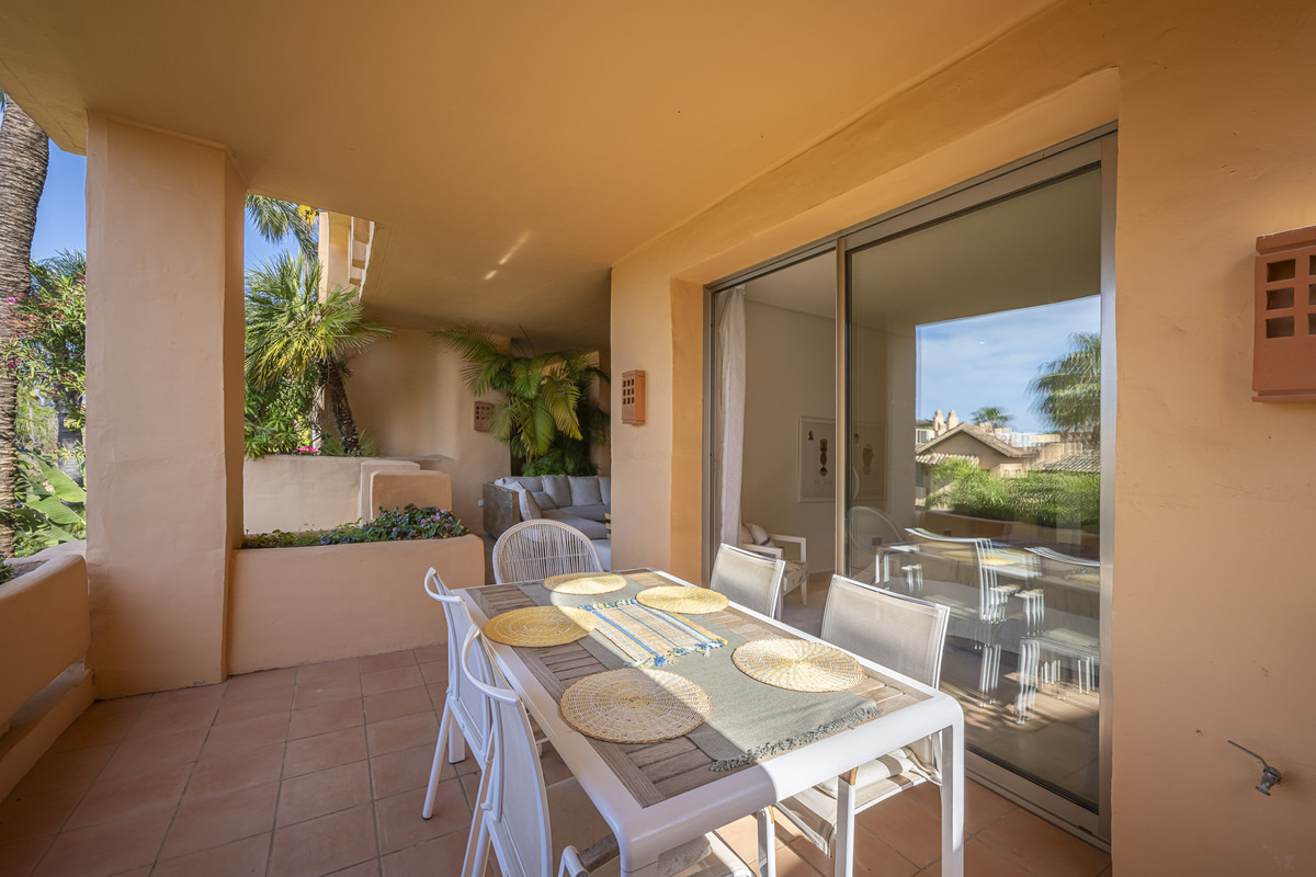 3 Bed Apartment for sale in The Golden Mile Costa Del Sol, Málaga, Spain