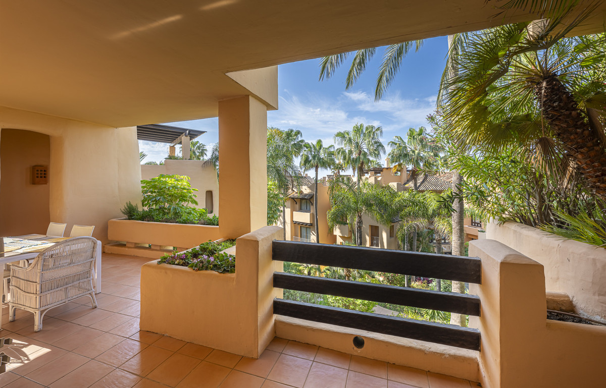 3 Bed Apartment for sale in The Golden Mile Costa Del Sol, Málaga, Spain