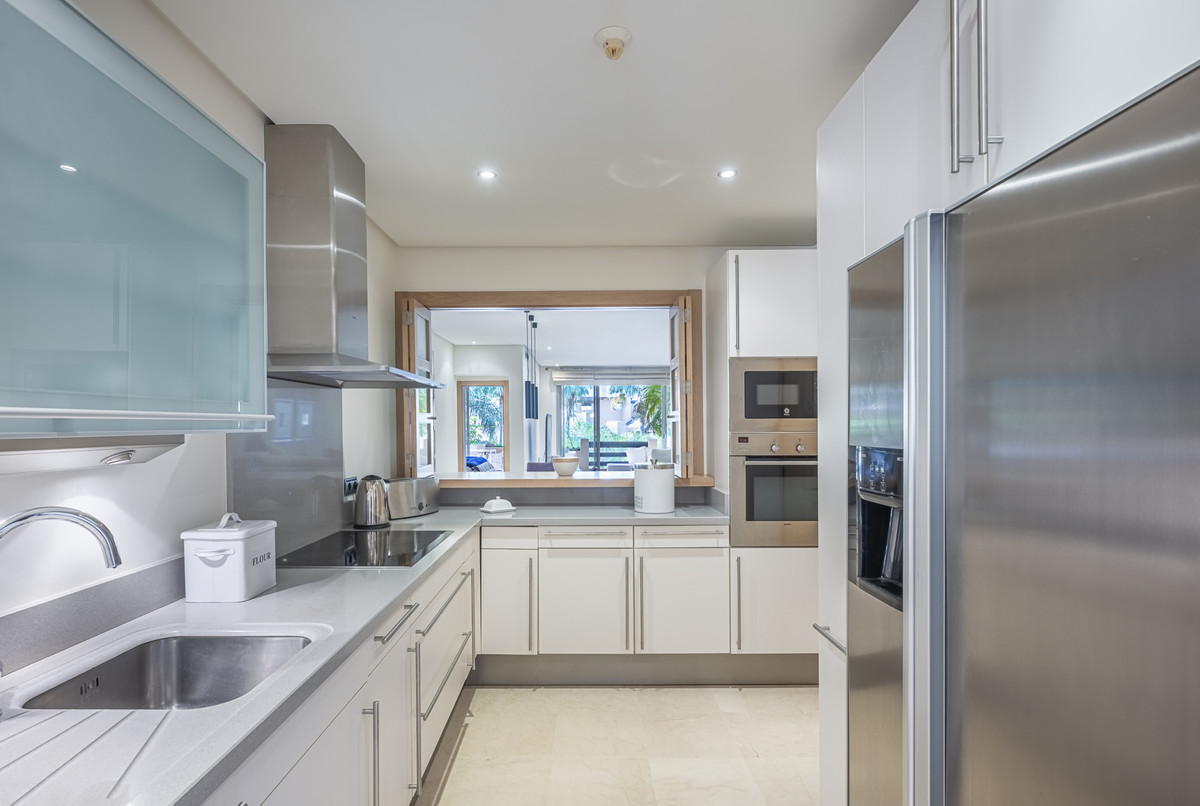 3 Bed Apartment for sale in The Golden Mile Costa Del Sol, Málaga, Spain