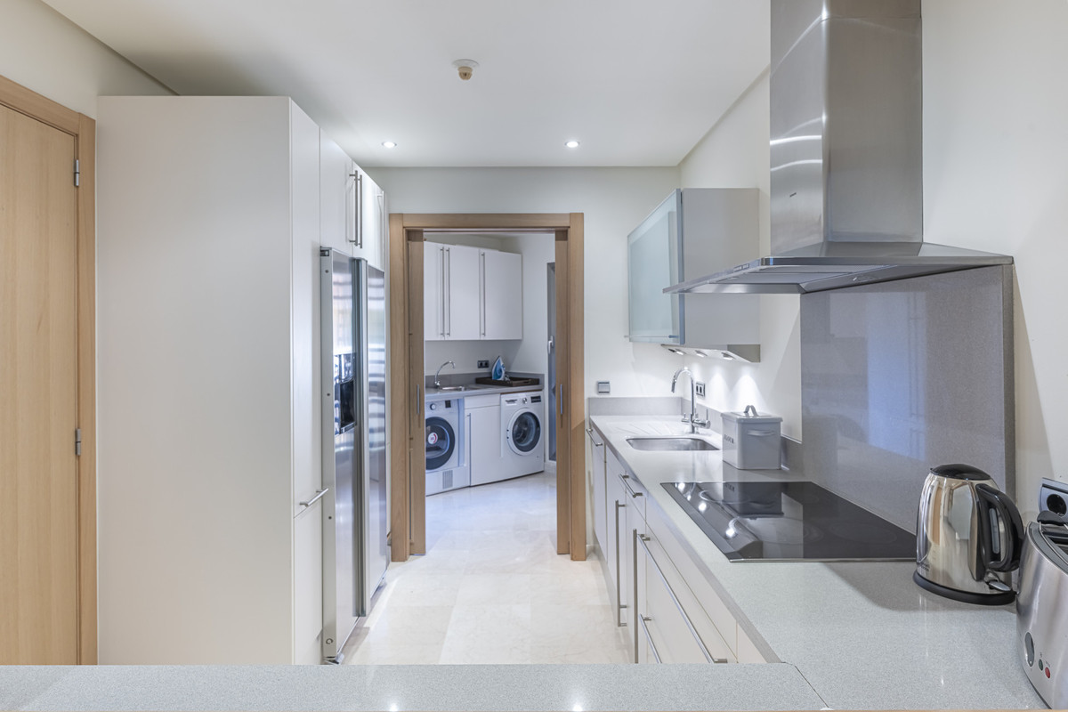 3 Bed Apartment for sale in The Golden Mile Costa Del Sol, Málaga, Spain