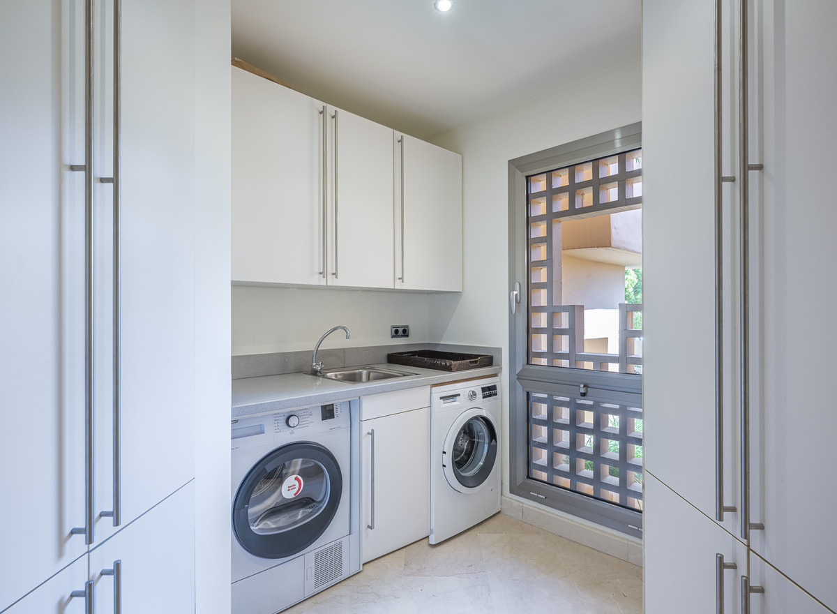 3 Bed Apartment for sale in The Golden Mile Costa Del Sol, Málaga, Spain