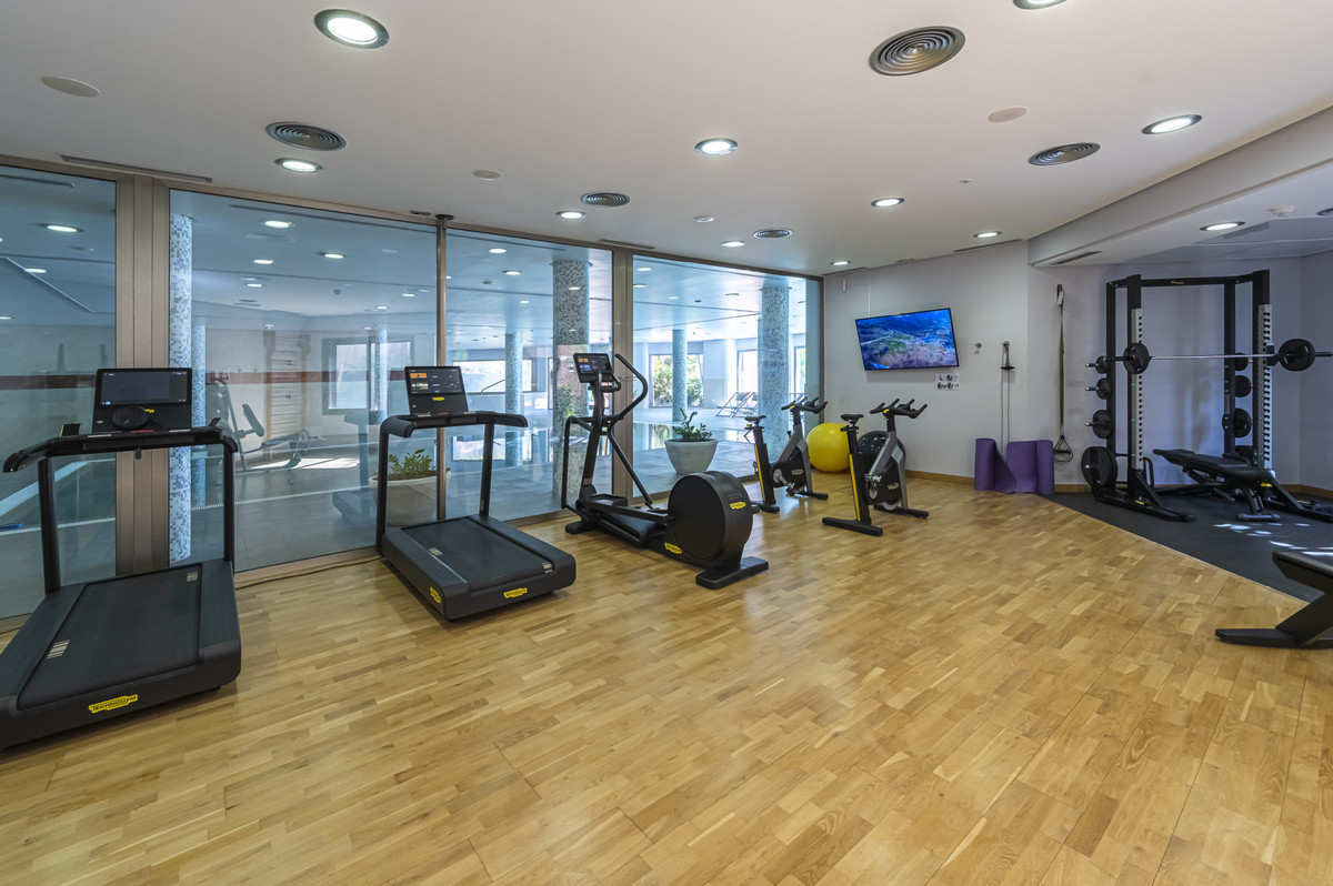 3 Bed Apartment for sale in The Golden Mile Costa Del Sol, Málaga, Spain
