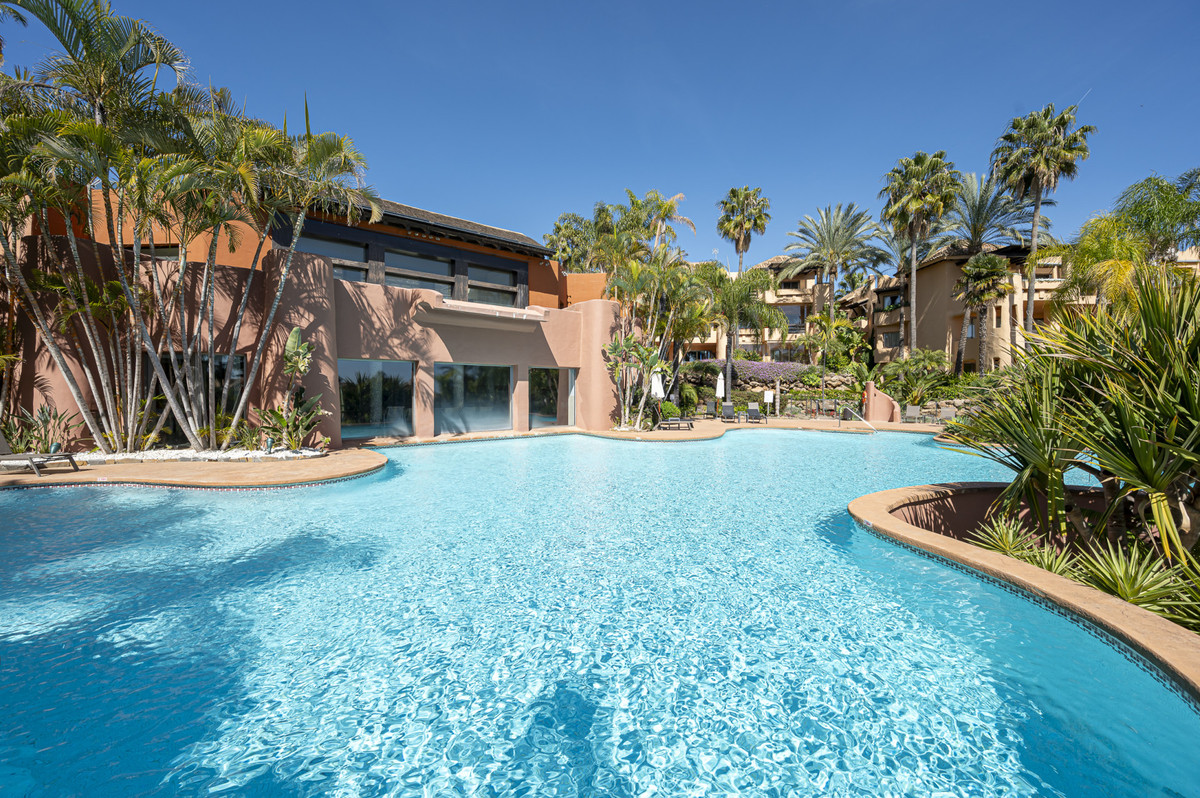 3 Bed Apartment for sale in The Golden Mile Costa Del Sol, Málaga, Spain