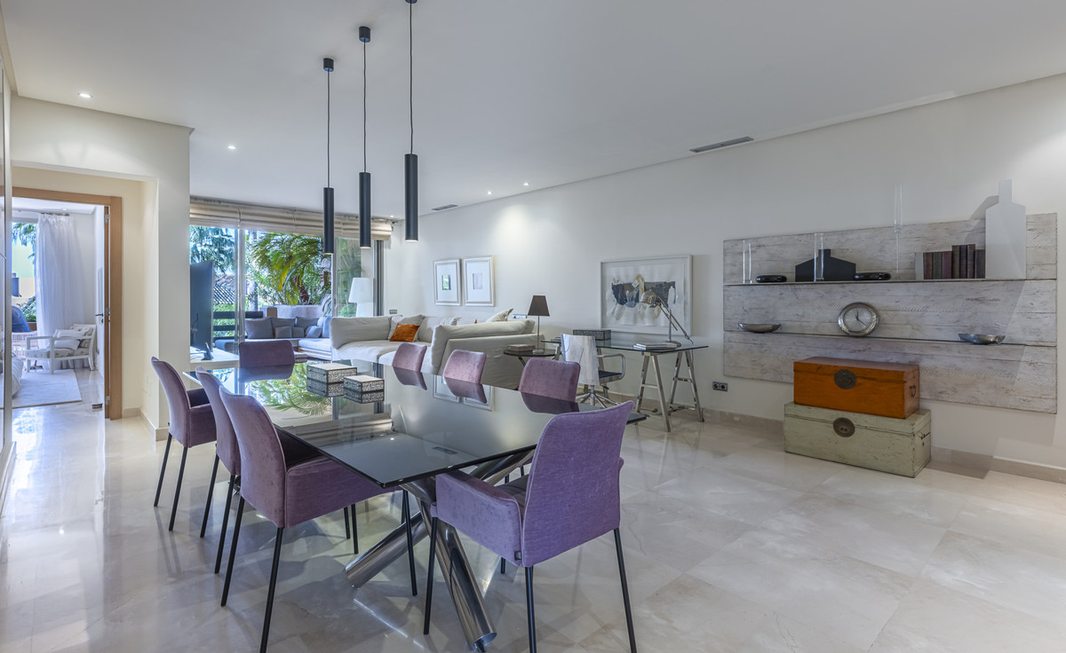3 Bed Apartment for sale in The Golden Mile Costa Del Sol, Málaga, Spain