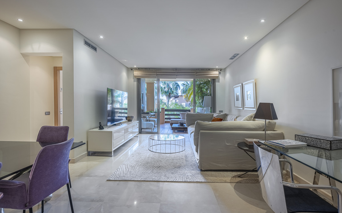3 Bed Apartment for sale in The Golden Mile Costa Del Sol, Málaga, Spain
