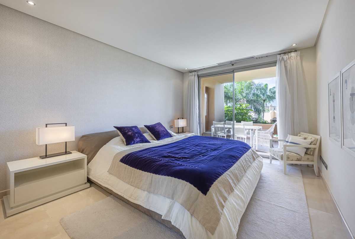 3 Bed Apartment for sale in The Golden Mile Costa Del Sol, Málaga, Spain