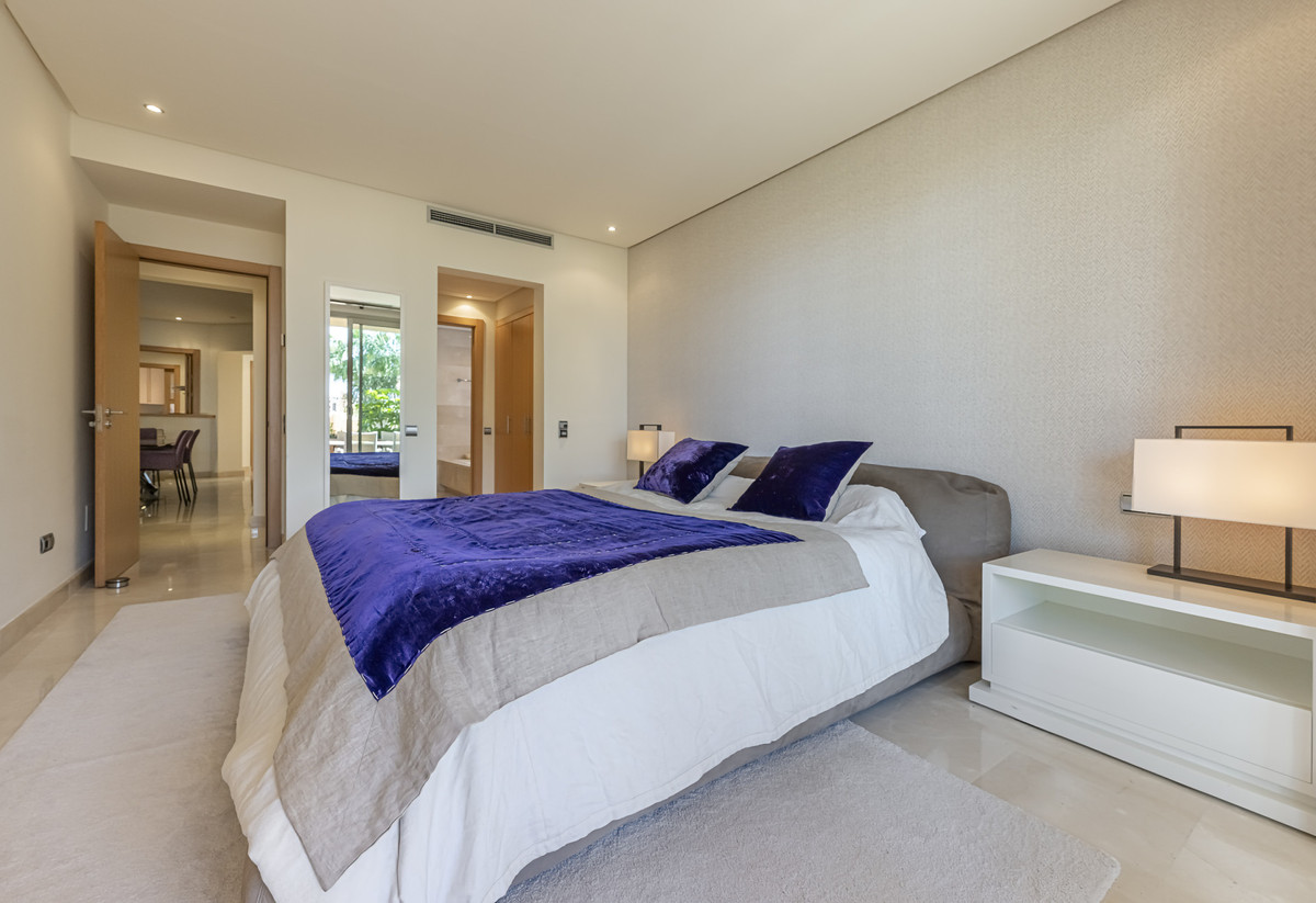 3 Bed Apartment for sale in The Golden Mile Costa Del Sol, Málaga, Spain