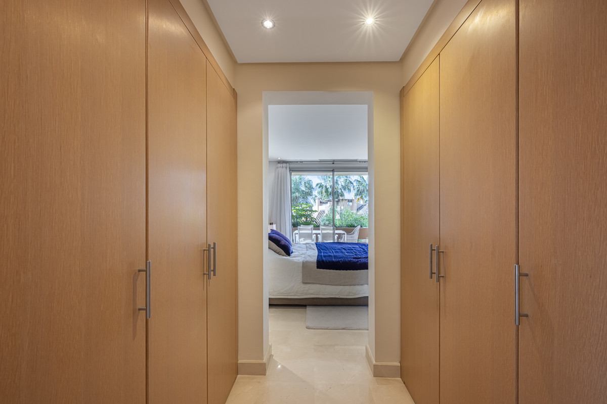 3 Bed Apartment for sale in The Golden Mile Costa Del Sol, Málaga, Spain