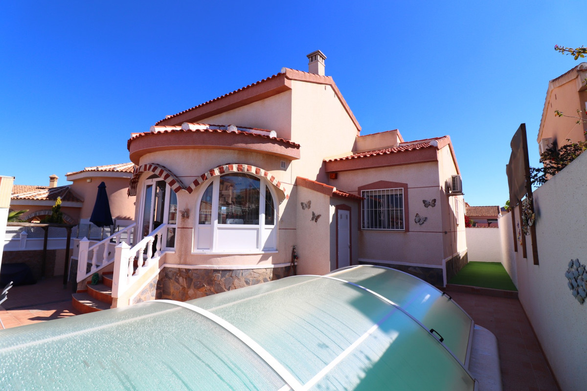 Se vende Villa - Chalet de 3 dormitorios en Costa Blanca, Alicante, España