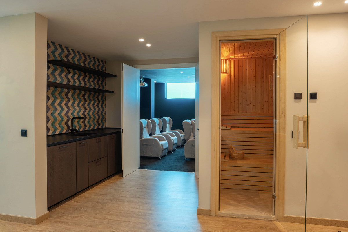 Se vende Villa - Chalet de 9 dormitorios en Costa Del Sol, Málaga, España