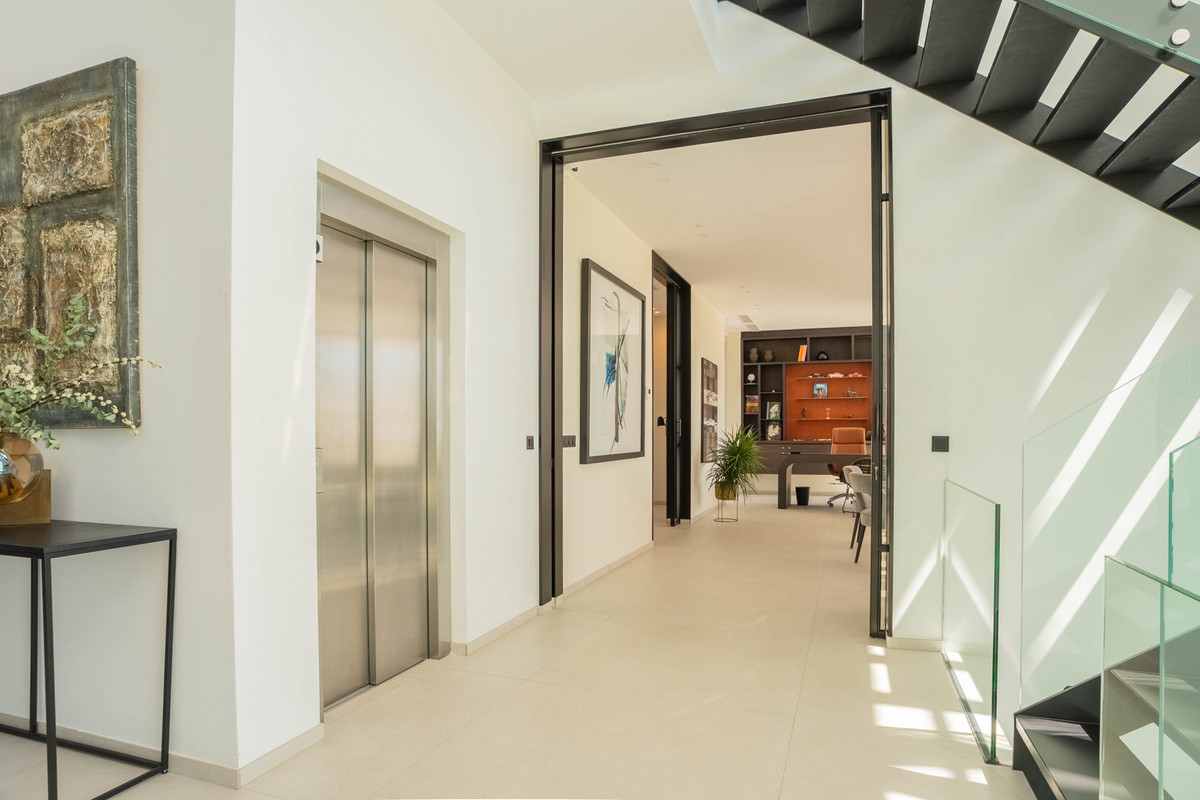 Se vende Villa - Chalet de 9 dormitorios en Costa Del Sol, Málaga, España