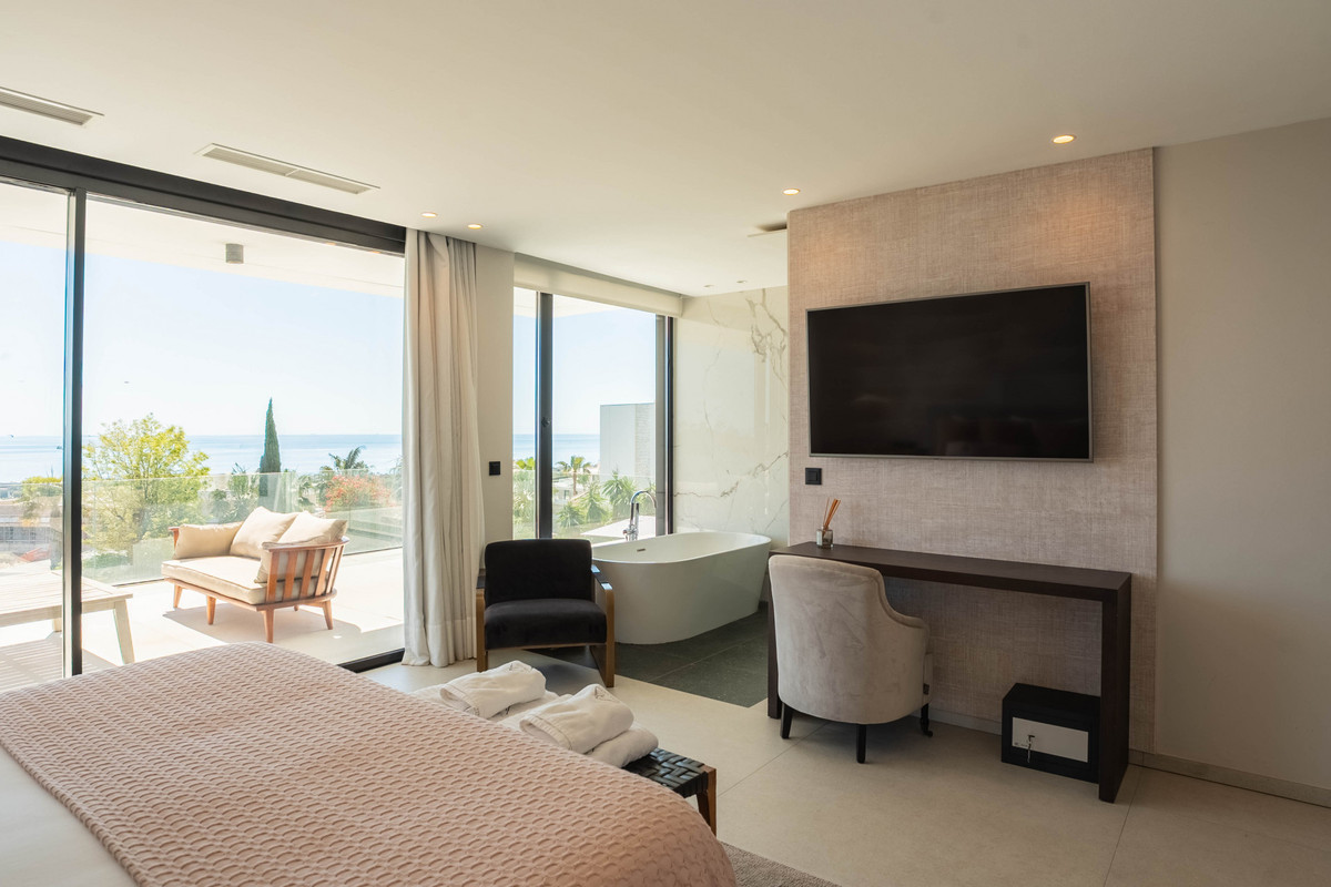 Se vende Villa - Chalet de 9 dormitorios en Costa Del Sol, Málaga, España