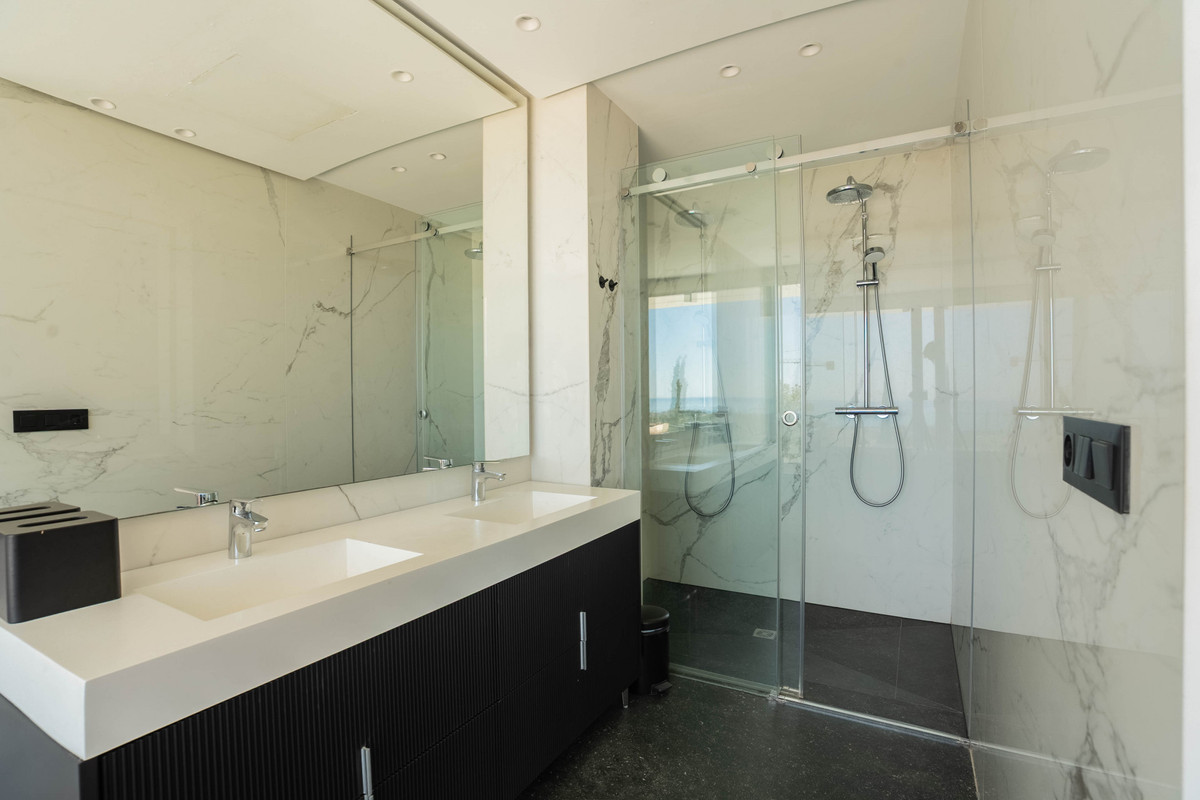 Se vende Villa - Chalet de 9 dormitorios en Costa Del Sol, Málaga, España