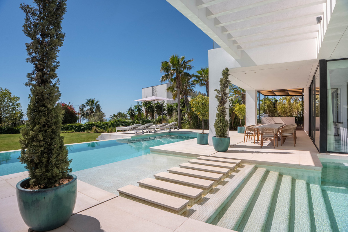 Se vende Villa - Chalet de 9 dormitorios en Costa Del Sol, Málaga, España