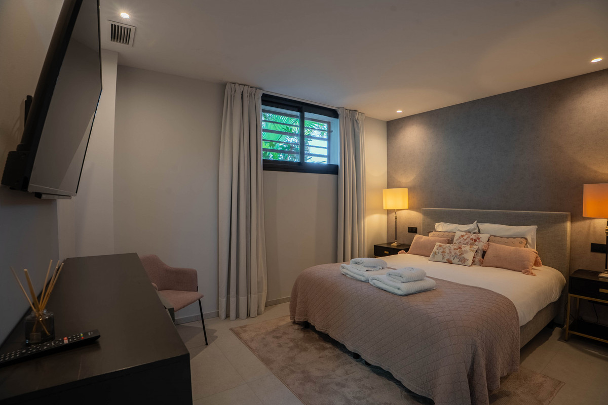 Se vende Villa - Chalet de 9 dormitorios en Costa Del Sol, Málaga, España