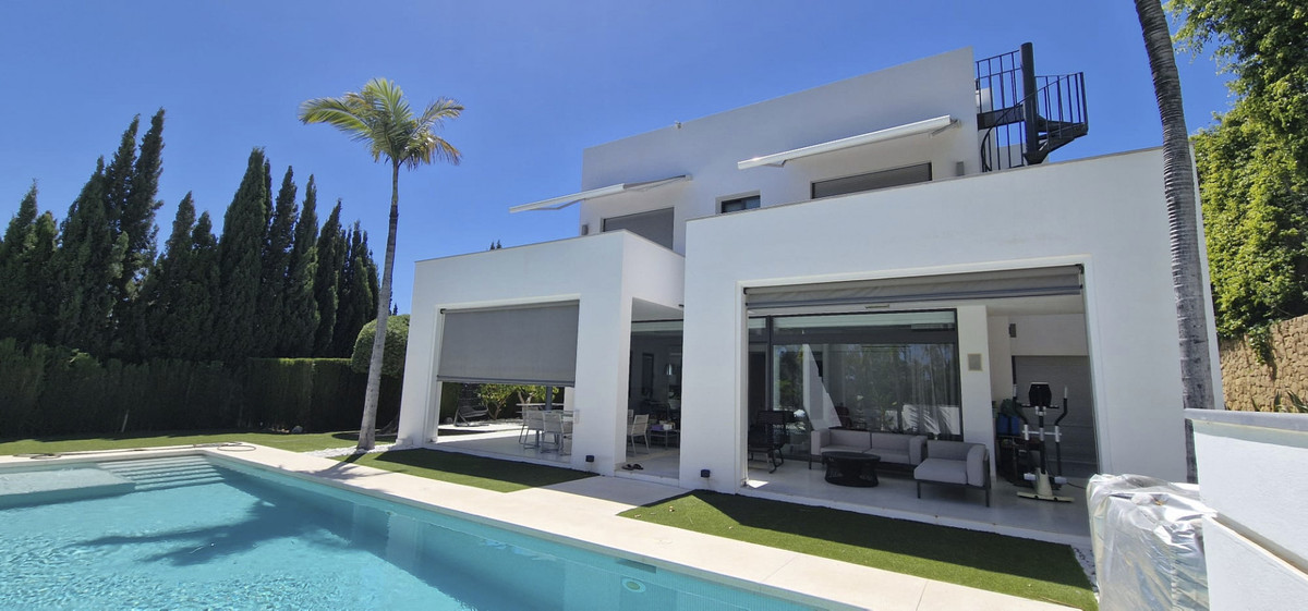 Se vende Villa - Chalet de 3 dormitorios en Costa Del Sol, Málaga, España
