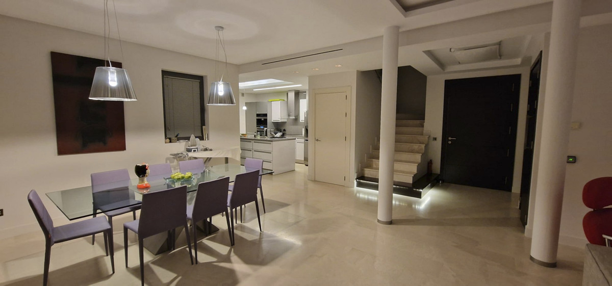 Se vende Villa - Chalet de 3 dormitorios en Costa Del Sol, Málaga, España
