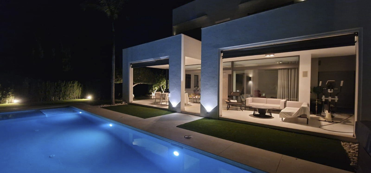 Se vende Villa - Chalet de 3 dormitorios en Costa Del Sol, Málaga, España