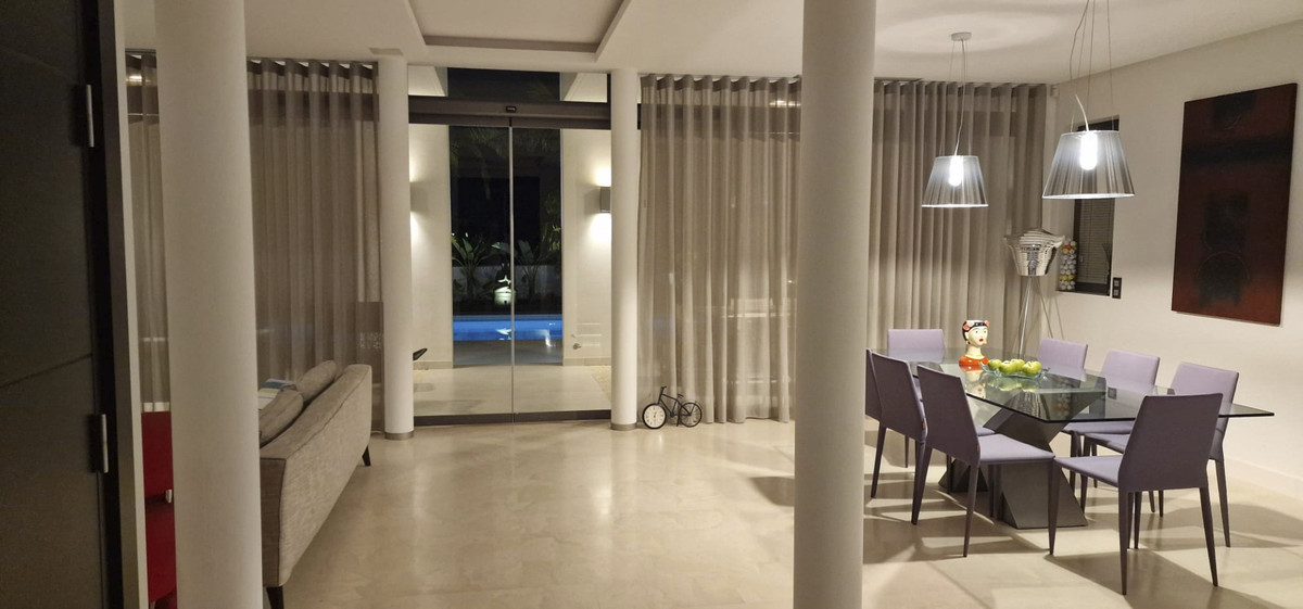 Se vende Villa - Chalet de 3 dormitorios en Costa Del Sol, Málaga, España