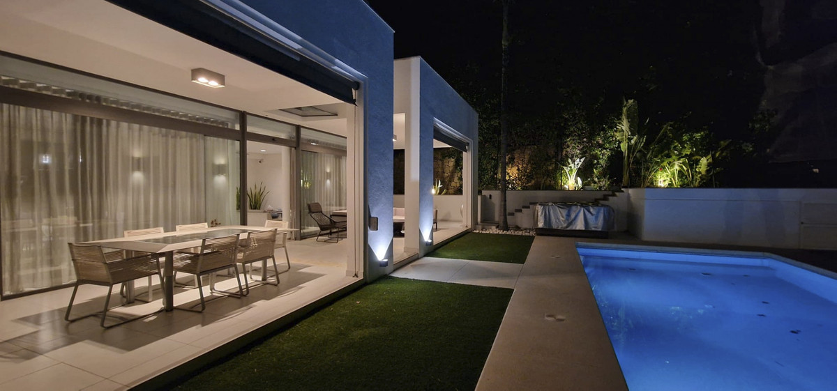 Se vende Villa - Chalet de 3 dormitorios en Costa Del Sol, Málaga, España