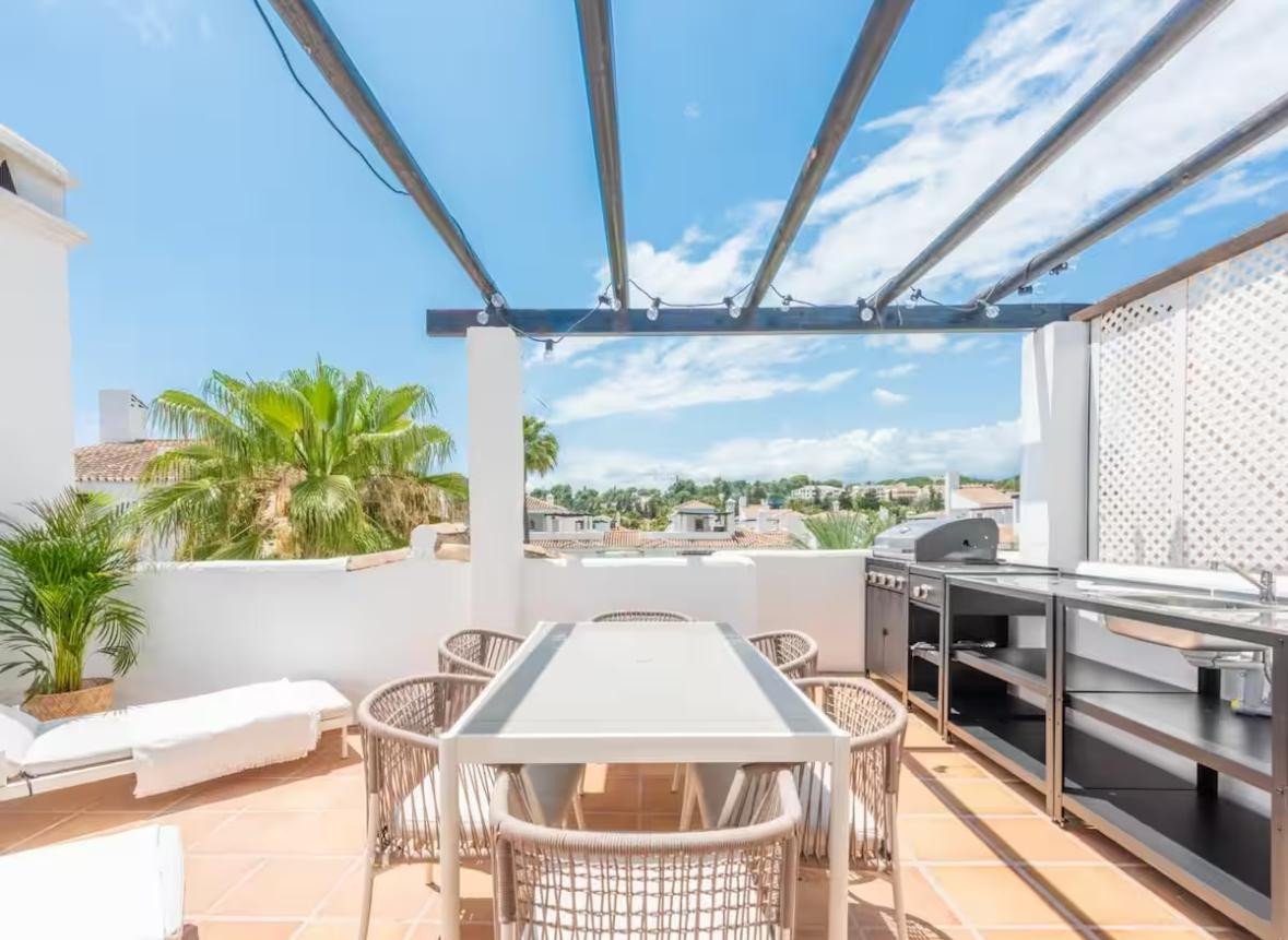 1 Bed Apartment for sale in Nueva Andalucía Costa Del Sol, Málaga, Spain