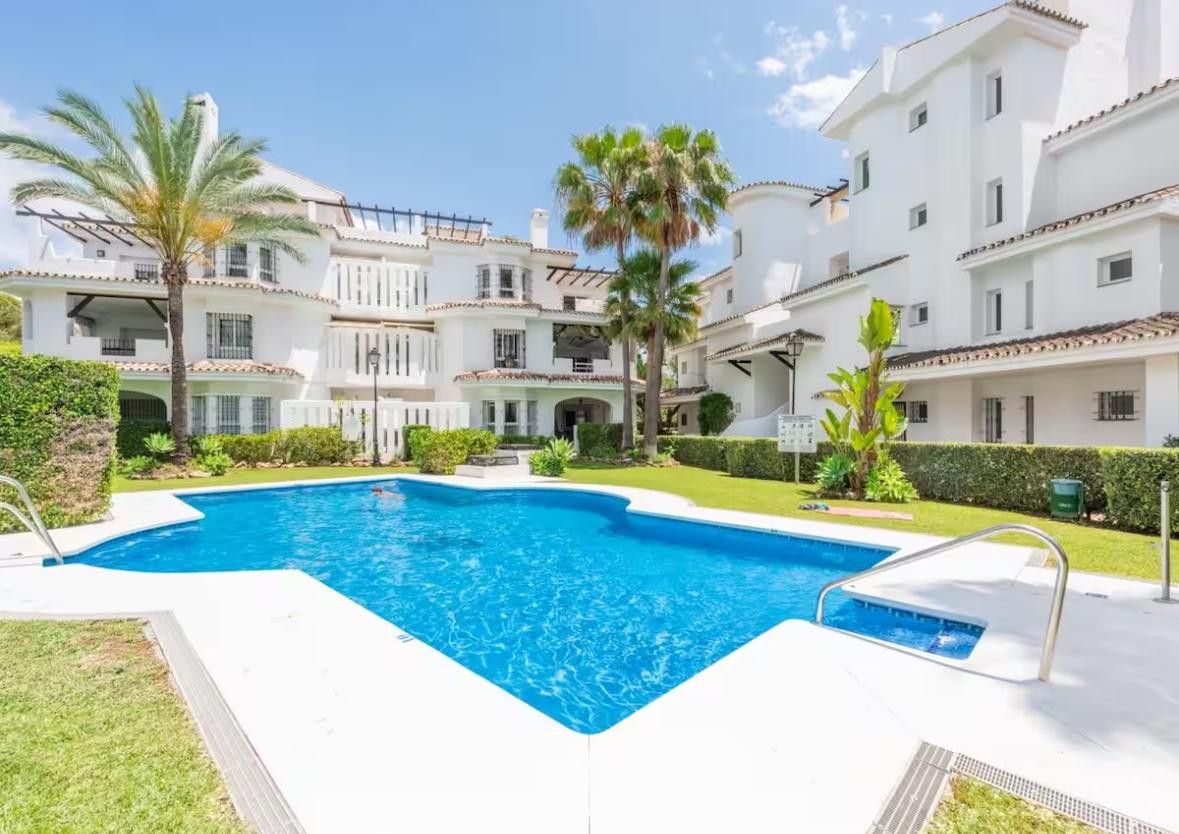 1 Bed Apartment for sale in Nueva Andalucía Costa Del Sol, Málaga, Spain