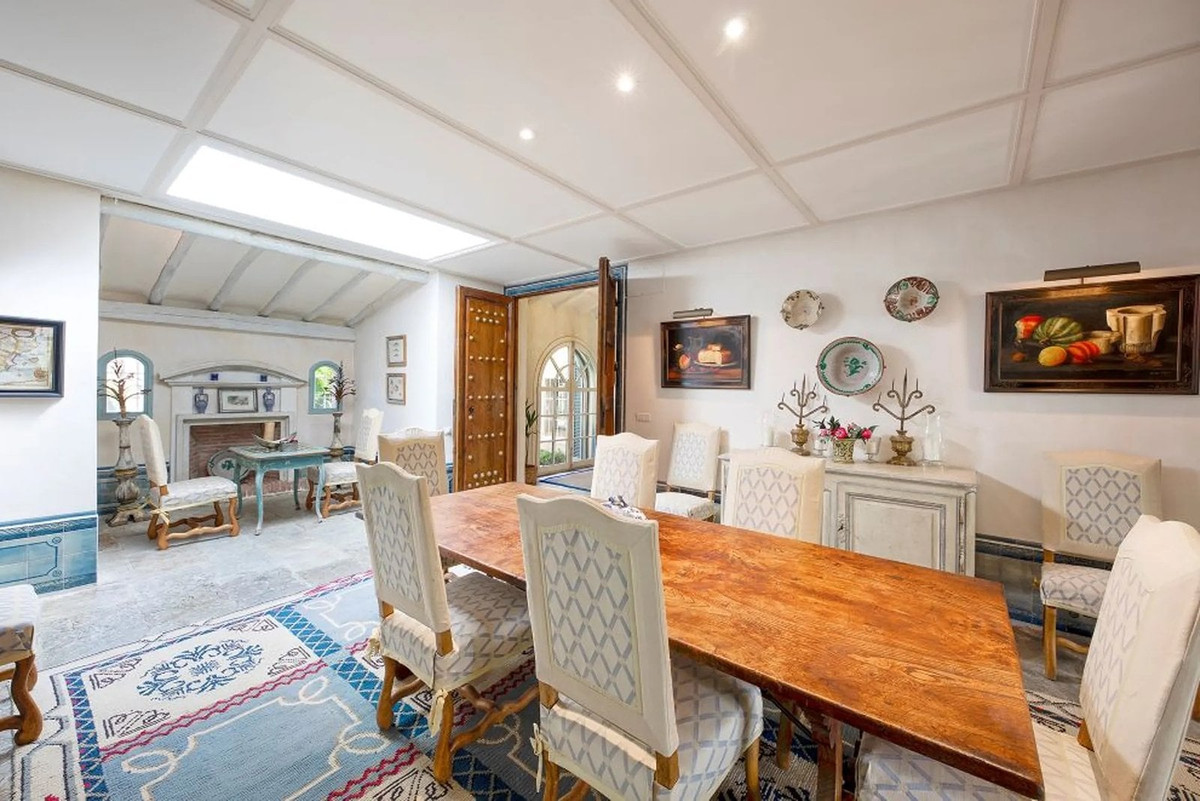 Se vende Villa - Chalet de 9 dormitorios en Costa Del Sol, Cadiz, España