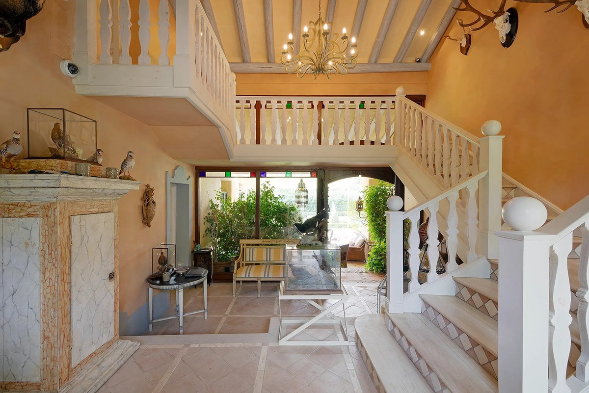 Se vende Villa - Chalet de 9 dormitorios en Costa Del Sol, Cadiz, España