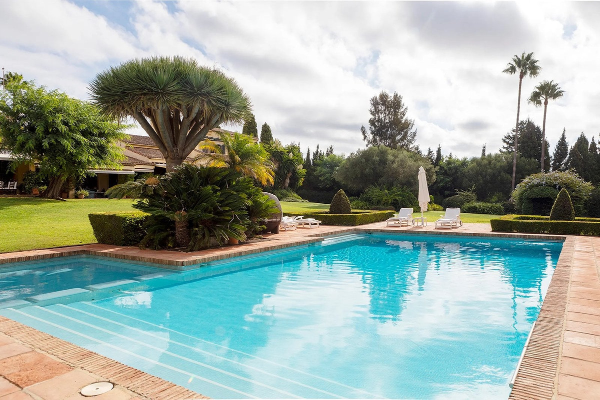 Se vende Villa - Chalet de 9 dormitorios en Costa Del Sol, Cadiz, España