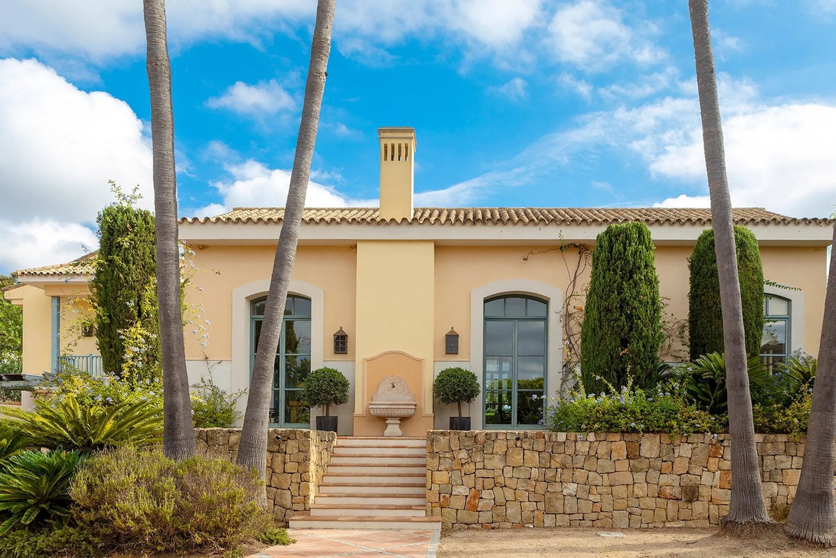 Se vende Villa - Chalet de 9 dormitorios en Costa Del Sol, Cadiz, España