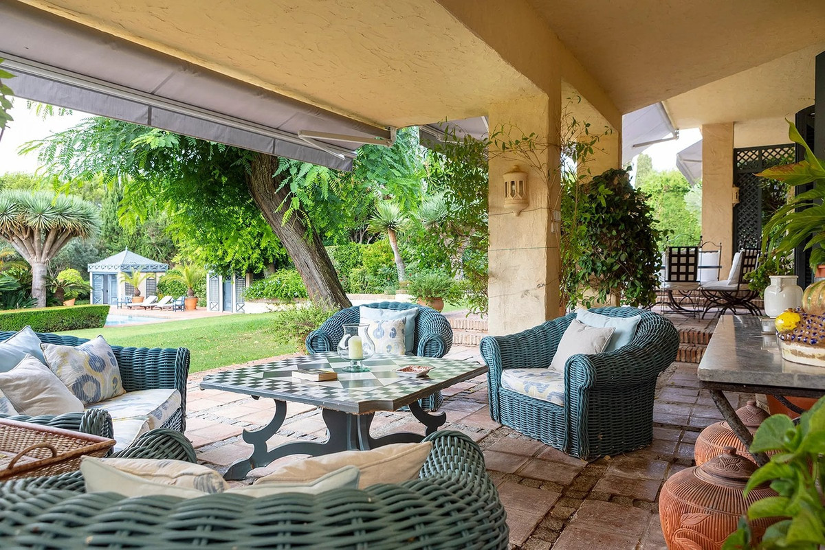 Se vende Villa - Chalet de 9 dormitorios en Costa Del Sol, Cadiz, España