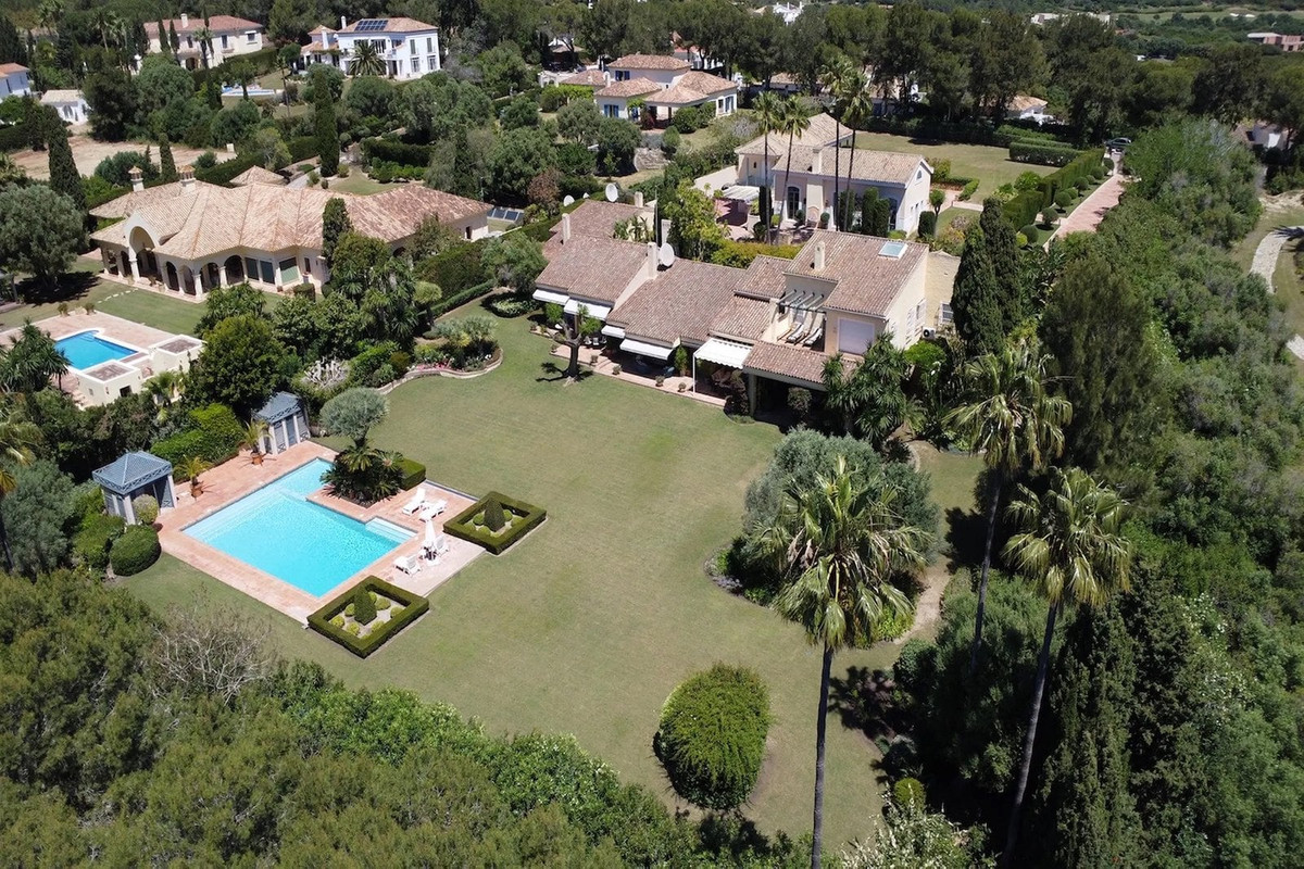 Se vende Villa - Chalet de 9 dormitorios en Costa Del Sol, Cadiz, España