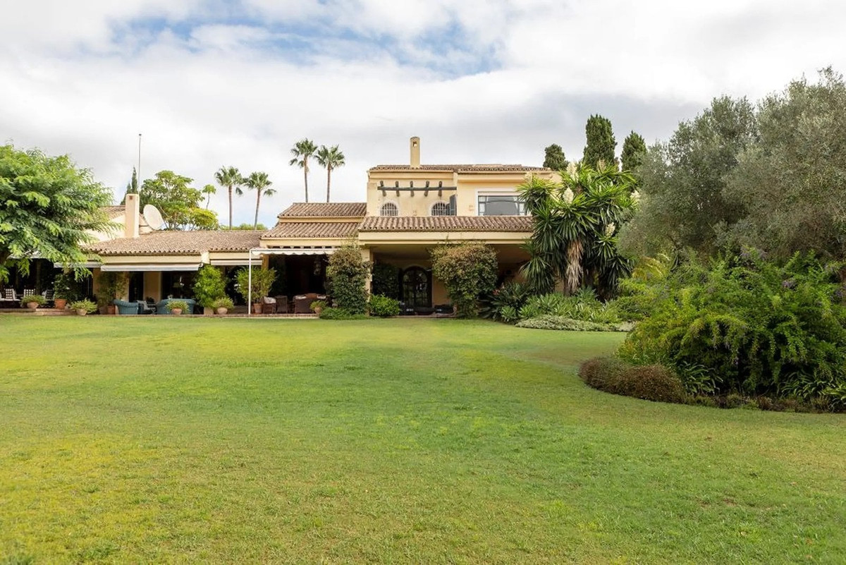Se vende Villa - Chalet de 9 dormitorios en Costa Del Sol, Cadiz, España