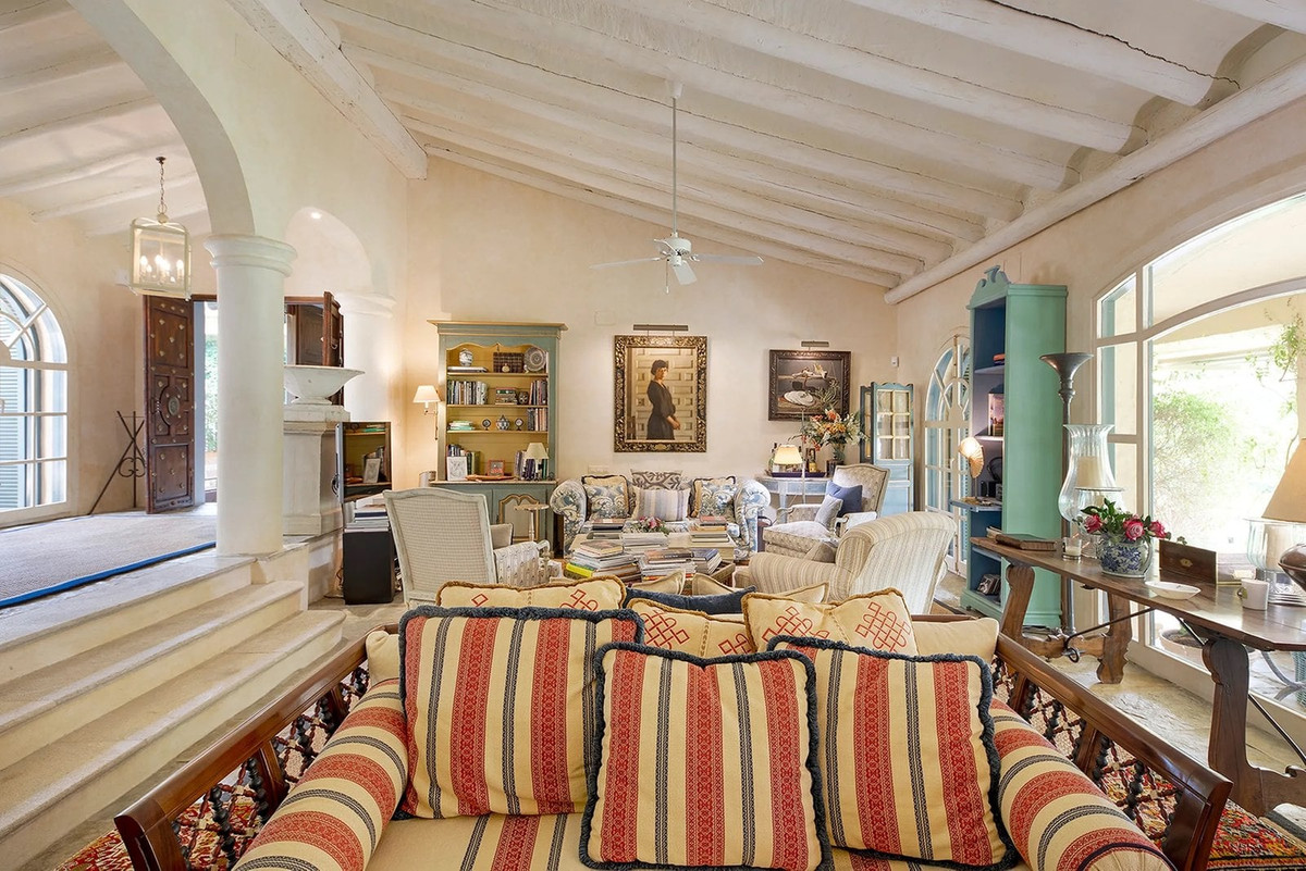 Se vende Villa - Chalet de 9 dormitorios en Costa Del Sol, Cadiz, España