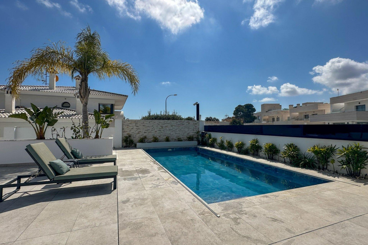4 Bed Townhouse for sale in Villamartin Costa Blanca, Alicante, Spain