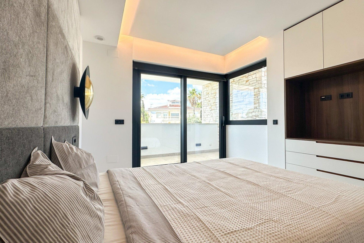 4 Bed Townhouse for sale in Villamartin Costa Blanca, Alicante, Spain