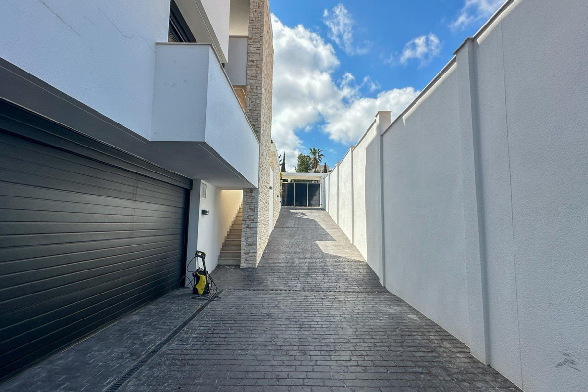 4 Bed Townhouse for sale in Villamartin Costa Blanca, Alicante, Spain