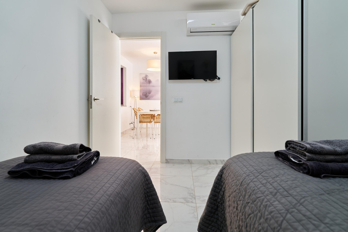Se vende Apartamento Planta Media de 2 dormitorios en Costa Del Sol, Málaga, España