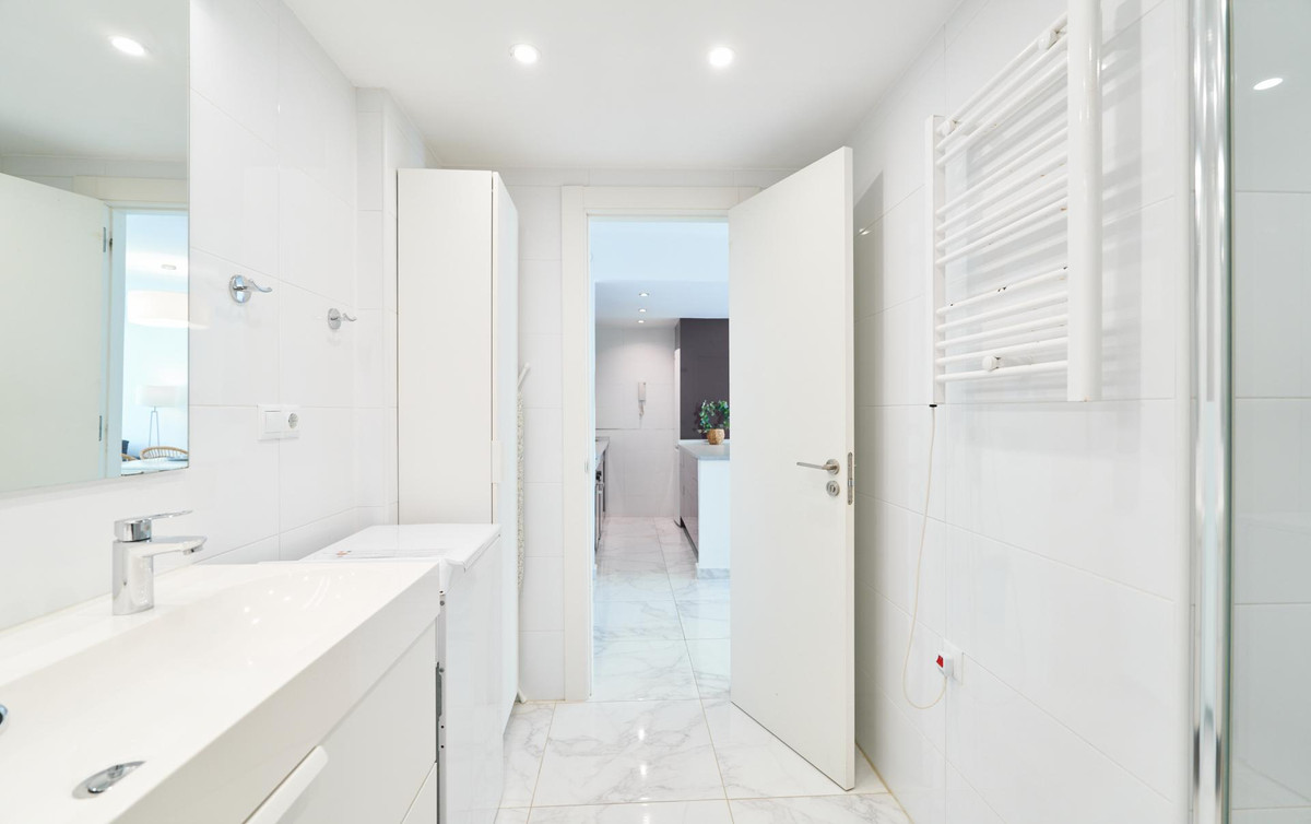 Se vende Apartamento Planta Media de 2 dormitorios en Costa Del Sol, Málaga, España