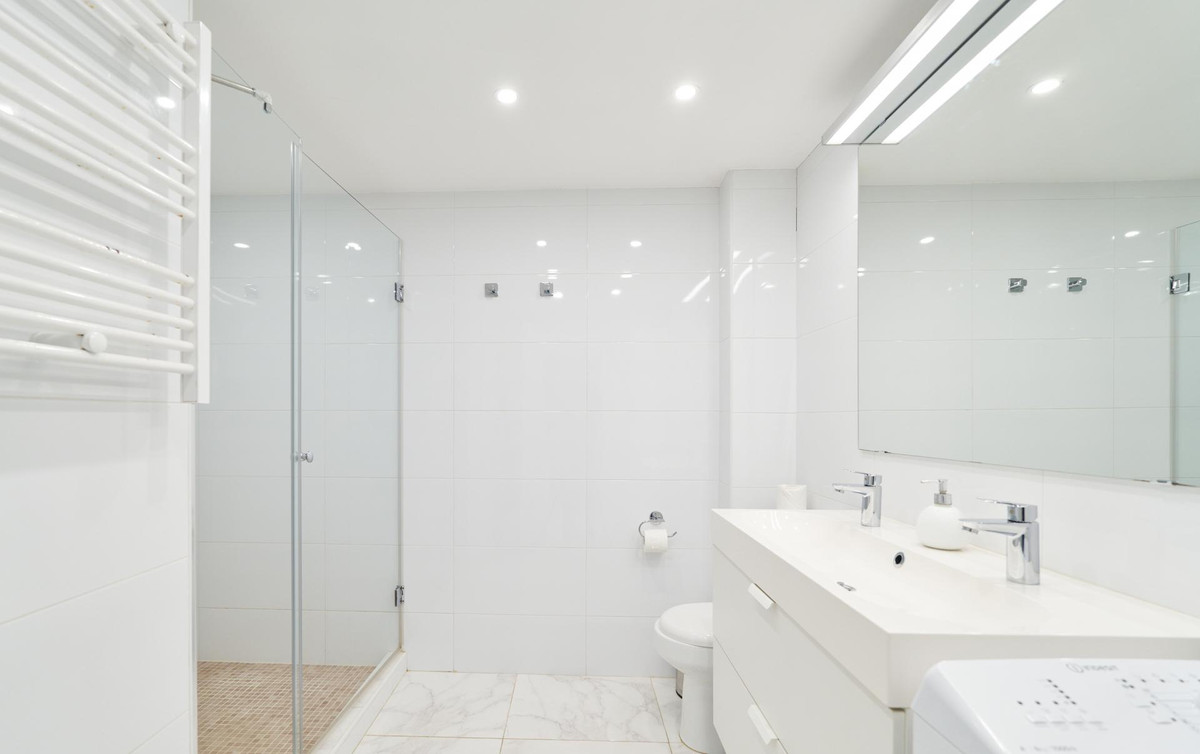 Se vende Apartamento Planta Media de 2 dormitorios en Costa Del Sol, Málaga, España