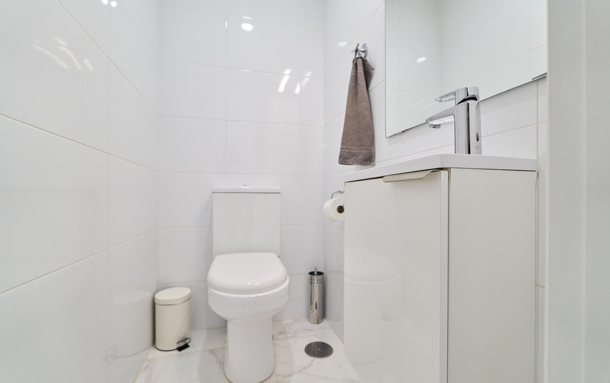 Se vende Apartamento Planta Media de 2 dormitorios en Costa Del Sol, Málaga, España